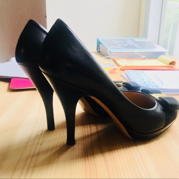 Salvatore Ferragamo heels size 6.5 - Picture 1 of 2